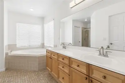 548 Aspen Leaf Street, Las Vegas, NV 89144 Primary Bathroom