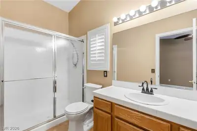 129 Lemongold Street, Henderson, NV 89012 Primary Bathroom