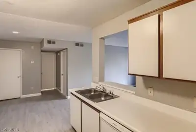 220 Mission Newport Lane 106, Las Vegas, NV 89107 Kitchen