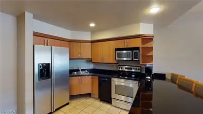 211 East Flamingo Road 202, Las Vegas, NV 89169 Kitchen