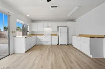 4732 Lakestream Avenue, Las Vegas, NV 89110 Kitchen