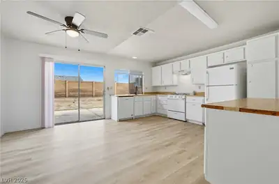4732 Lakestream Avenue, Las Vegas, NV 89110 Kitchen