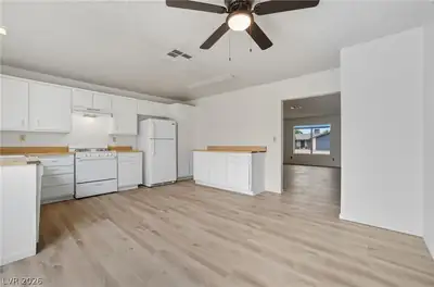 4732 Lakestream Avenue, Las Vegas, NV 89110 Kitchen