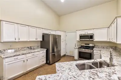 3963 Pembridge Court, Las Vegas, NV 89121 Kitchen