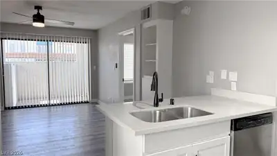 4321 Gannet Circle 199, Las Vegas, NV 89103 Kitchen