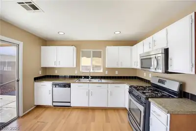 633 Roberta Alecia Avenue, North Las Vegas, NV 89031 Kitchen