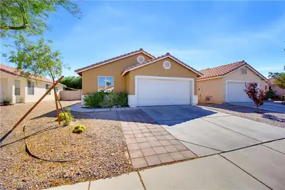 633 Roberta Alecia Avenue, North Las Vegas, NV 89031 Front of Structure