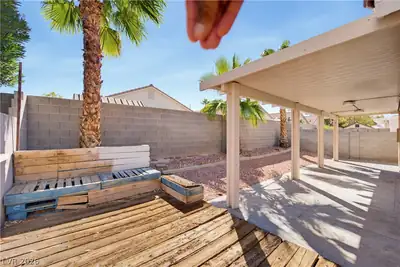 633 Roberta Alecia Avenue, North Las Vegas, NV 89031 Patio