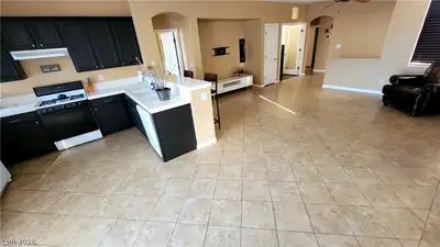 10191 Bentley Oaks Avenue, Las Vegas, NV 89135 Kitchen