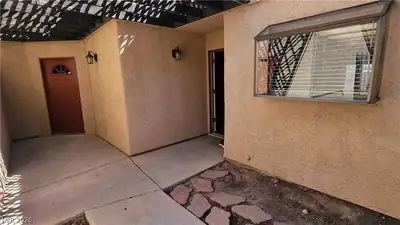 1843 CAMINO VERDE Lane, Las Vegas, NV 89119 Courtyard