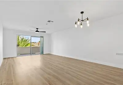 1676 Jupiter Court F, Las Vegas, NV 89119 Living Room