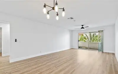 1676 Jupiter Court F, Las Vegas, NV 89119 Living Room
