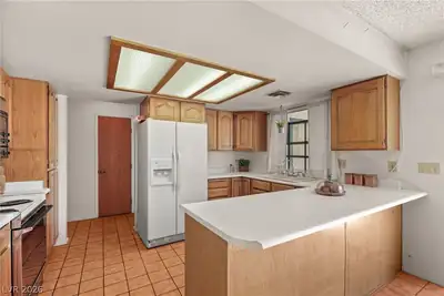 5601 Paseo Recallo Court, Las Vegas, NV 89108 Kitchen