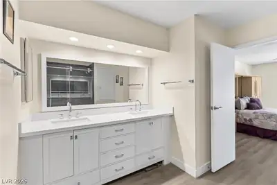 3155 Asoleado Circle, Las Vegas, NV 89121 Primary Bathroom