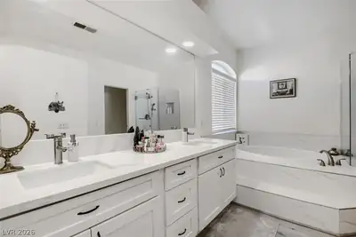 8022 Yellow Daisy Avenue, Las Vegas, NV 89147 Primary Bathroom