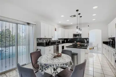 8022 Yellow Daisy Avenue, Las Vegas, NV 89147 Kitchen