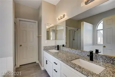 8108 Rio De Janeiro Drive, Las Vegas, NV 89128 Primary Bathroom