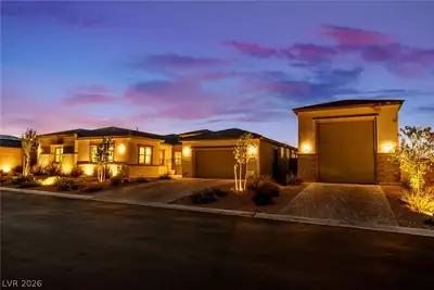 4660 Blushing Dawn Avenue, Las Vegas, NV 89118 Front of Structure