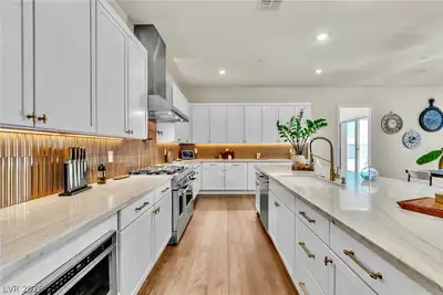 4660 Blushing Dawn Avenue, Las Vegas, NV 89118 Kitchen