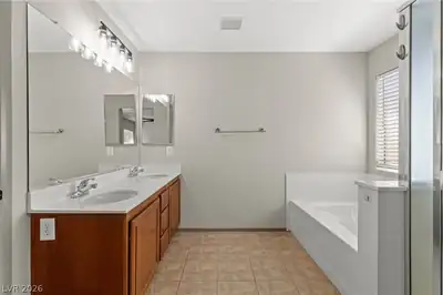 3112 Gannon Ridge Avenue, North Las Vegas, NV 89081 Primary Bathroom