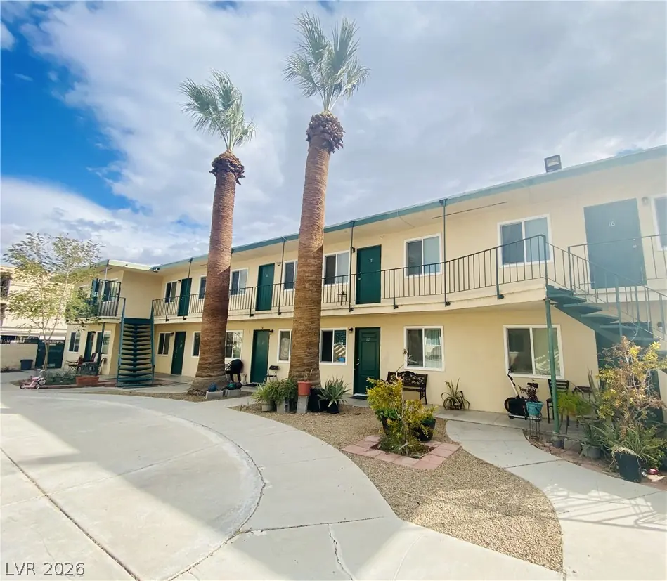3772 Royal Crest Street 18, Las Vegas, NV 89119