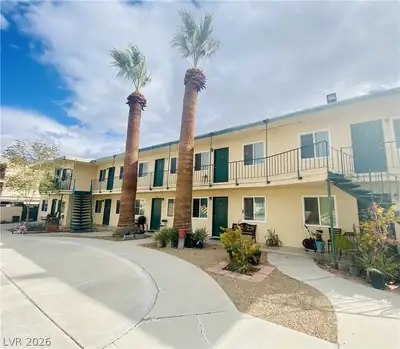 3772 Royal Crest Street 18 Las Vegas, NV 89119