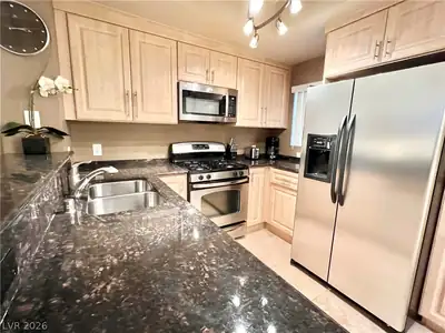 220 East Flamingo Road 322, Las Vegas, NV 89169 Kitchen