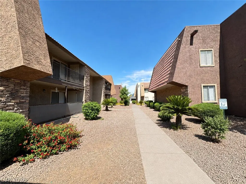 4340 SANDY RIVER Drive 84, Las Vegas, NV 89103