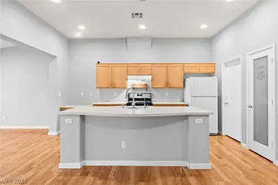 3352 Kaniksu Court, Las Vegas, NV 89122 Kitchen