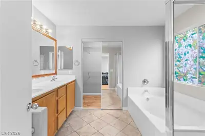 3352 Kaniksu Court, Las Vegas, NV 89122 Primary Bathroom