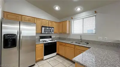9059 IRON CROW Avenue, Las Vegas, NV 89147 Kitchen