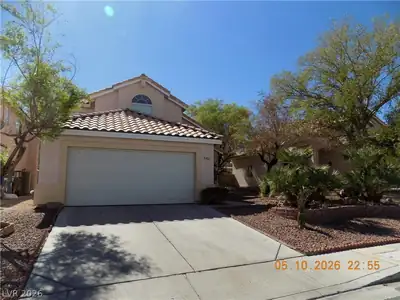 7421 Winterpine Avenue, Las Vegas, NV 89147 Front of Structure
