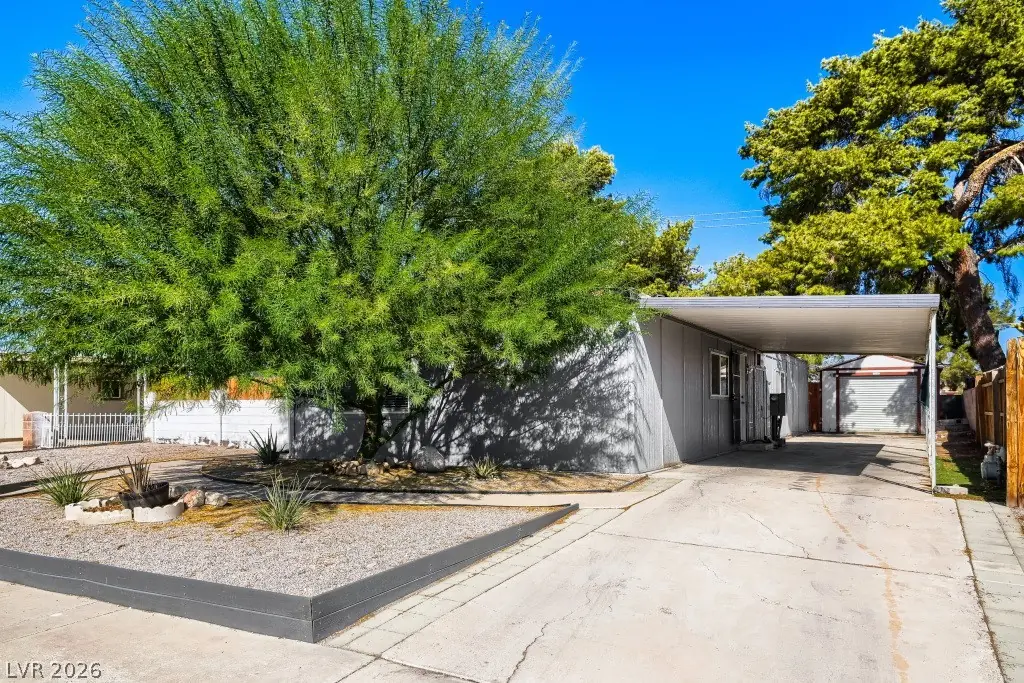 5422 North Sir Richard Drive, Las Vegas, NV 89110