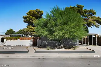 5422 North Sir Richard Drive, Las Vegas, NV 89110 
