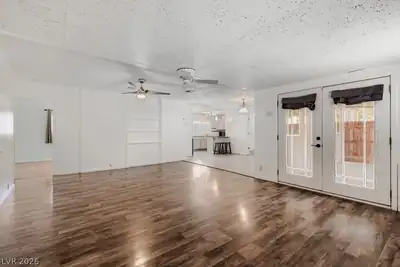 5422 North Sir Richard Drive, Las Vegas, NV 89110 