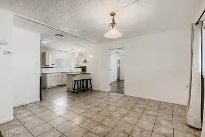 5422 North Sir Richard Drive, Las Vegas, NV 89110 