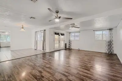 5422 North Sir Richard Drive, Las Vegas, NV 89110 