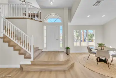 322 Redondo Street, Henderson, NV 89014 Entrance Foyer