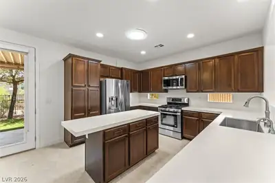 215 Sunset Shower Drive, Henderson, NV 89012 Kitchen