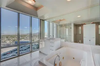 222 Karen Avenue 1602, Las Vegas, NV 89109 Primary Bathroom