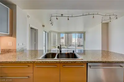 222 Karen Avenue 1602, Las Vegas, NV 89109 Kitchen