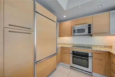 222 Karen Avenue 1602, Las Vegas, NV 89109 Kitchen