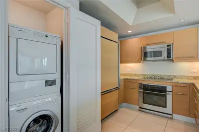 222 Karen Avenue 1602, Las Vegas, NV 89109 Kitchen