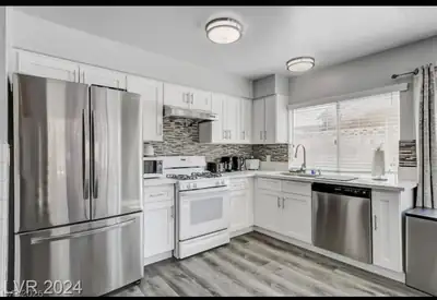 6450 Hummingbird Lane, Las Vegas, NV 89103 Kitchen