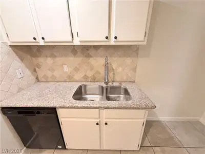 5211 Lindell Road 106, Las Vegas, NV 89118 Kitchen