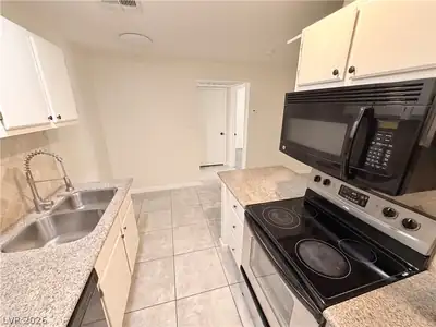 5211 Lindell Road 106, Las Vegas, NV 89118 Kitchen