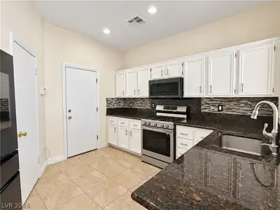 8516 Sonnet Court, Las Vegas, NV 89147 Kitchen