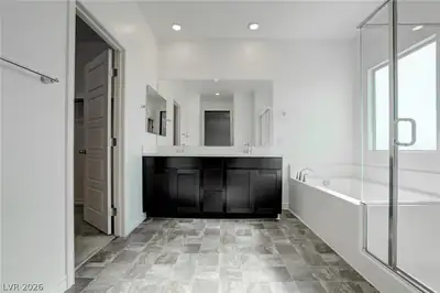 2885 Chalk Mountain Court, Las Vegas, NV 89142 Primary Bathroom