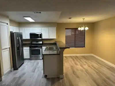 4004 Elkridge Drive, Las Vegas, NV 89129 Kitchen