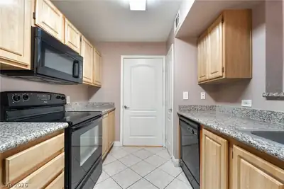 5055 West Hacienda Avenue 1174, Las Vegas, NV 89118 Kitchen